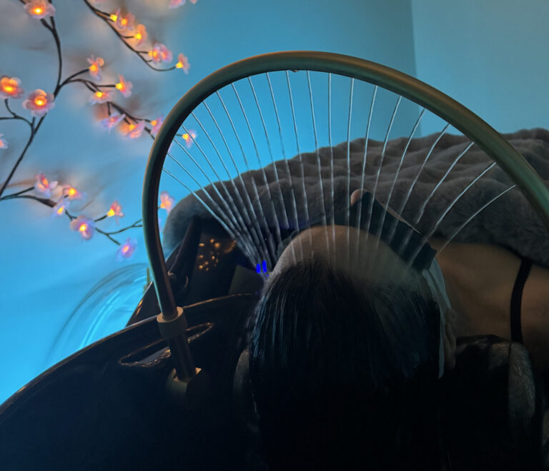 Японский массаж головы с массажной кроватью